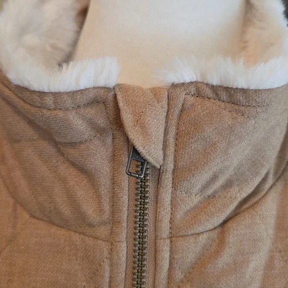 Coldwater Creek Quilted Tan Vest Size L - Picture 6 of 12